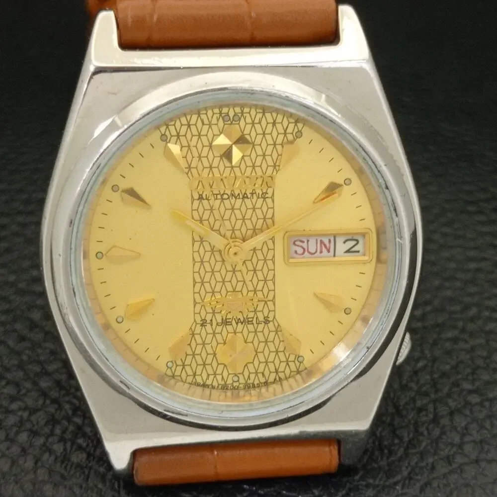 Vintage 1985 Citizen Automatic Mens Silver Watch W/daydate & Gold accents